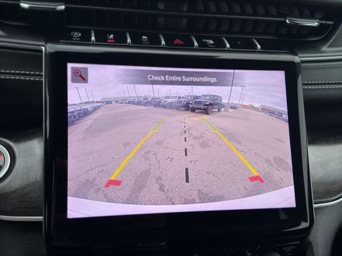 Used 2025 Jeep Grand Cherokee Limited AWD/4WD image 19