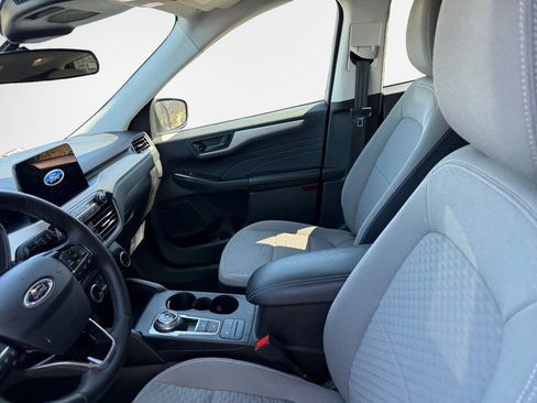 Used 2022 Ford Escape SE w/ SE Sport Appearance Package image 12