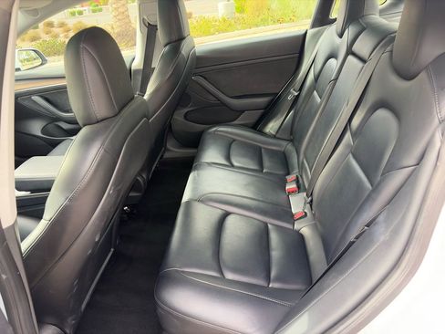 Used 2022 Tesla Model 3 Standard Range image 10