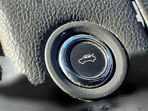 Used 2013 Ford Taurus SHO image 11