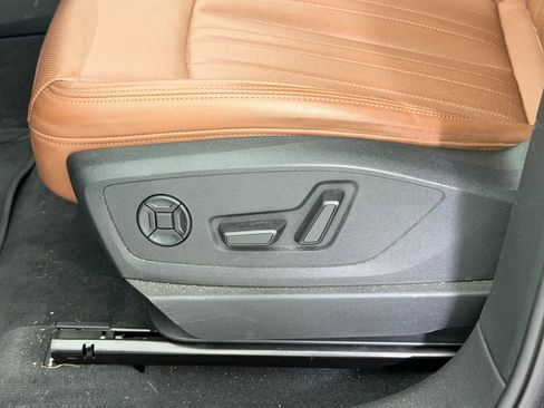 Used 2022 Audi e-tron Premium Plus w/ Premium Plus Package image 15