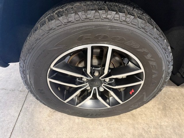 Used 2020 Jeep Grand Cherokee Trailhawk w/ Trailhawk Luxury Group AWD/4WD image 19