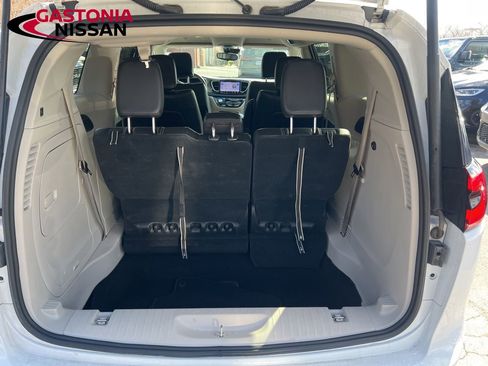 Used 2024 Chrysler Pacifica Limited FWD image 15