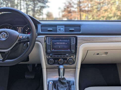 Used 2017 Volkswagen Passat 1.8T SE image 14