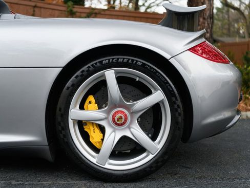 Used 2005 Porsche Carrera GT image 13