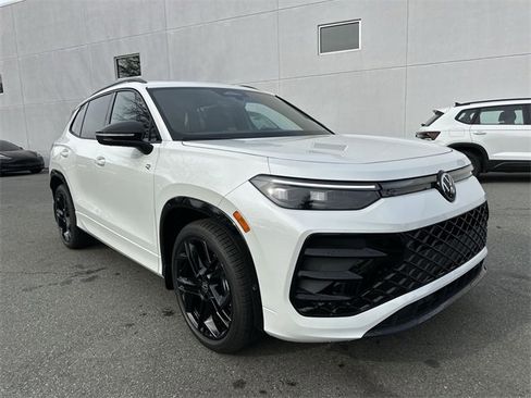 New 2026 Volkswagen Tiguan SE R-Line image 7