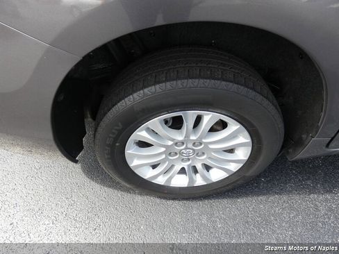 Used 2017 Toyota Sienna XLE FWD image 17