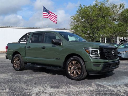 Used 2024 Nissan Titan SV w/ SV Bronze Edition Package RWD image 2