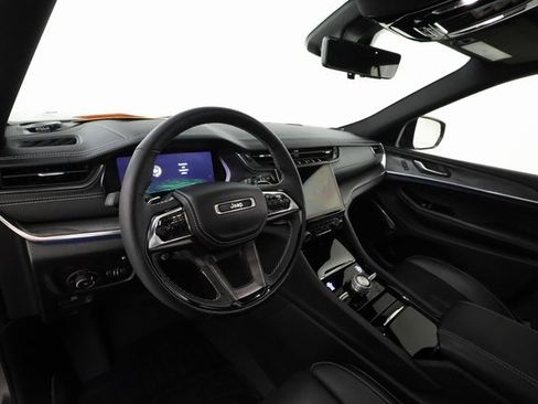 Used 2023 Jeep Grand Cherokee Overland w/ Advanced Protech Group III image 11