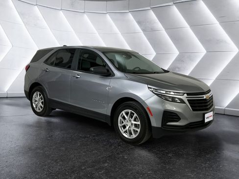 Used 2024 Chevrolet Equinox LS w/ LS Convenience Package FWD image 1