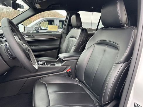 Certified 2025 Jeep Grand Cherokee Limited w/ MOPAR Finishing Package image 38