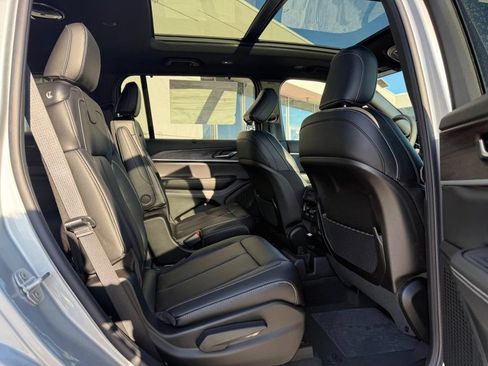 New 2025 Jeep Grand Cherokee L Limited w/ Luxury Tech Group II AWD/4WD image 9