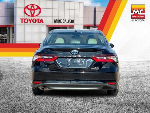 Used 2022 Toyota Camry LE FWD image 4
