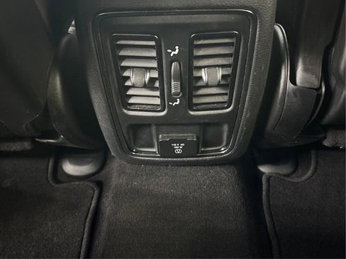 Used 2020 Jeep Grand Cherokee Altitude image 29