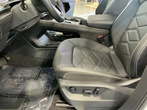 Used 2025 Volkswagen Atlas SE FWD image 13