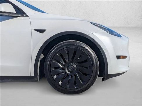 Used 2021 Tesla Model Y Long Range image 23