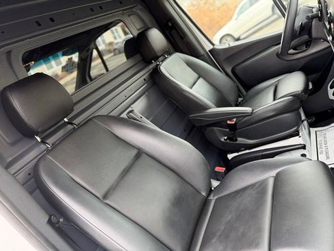 Used 2024 Mercedes-Benz Sprinter 2500 image 33