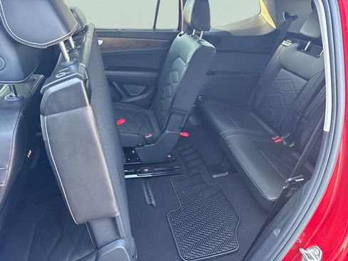 Used 2024 Volkswagen Atlas SE w/ Black Wheel Package FWD image 39