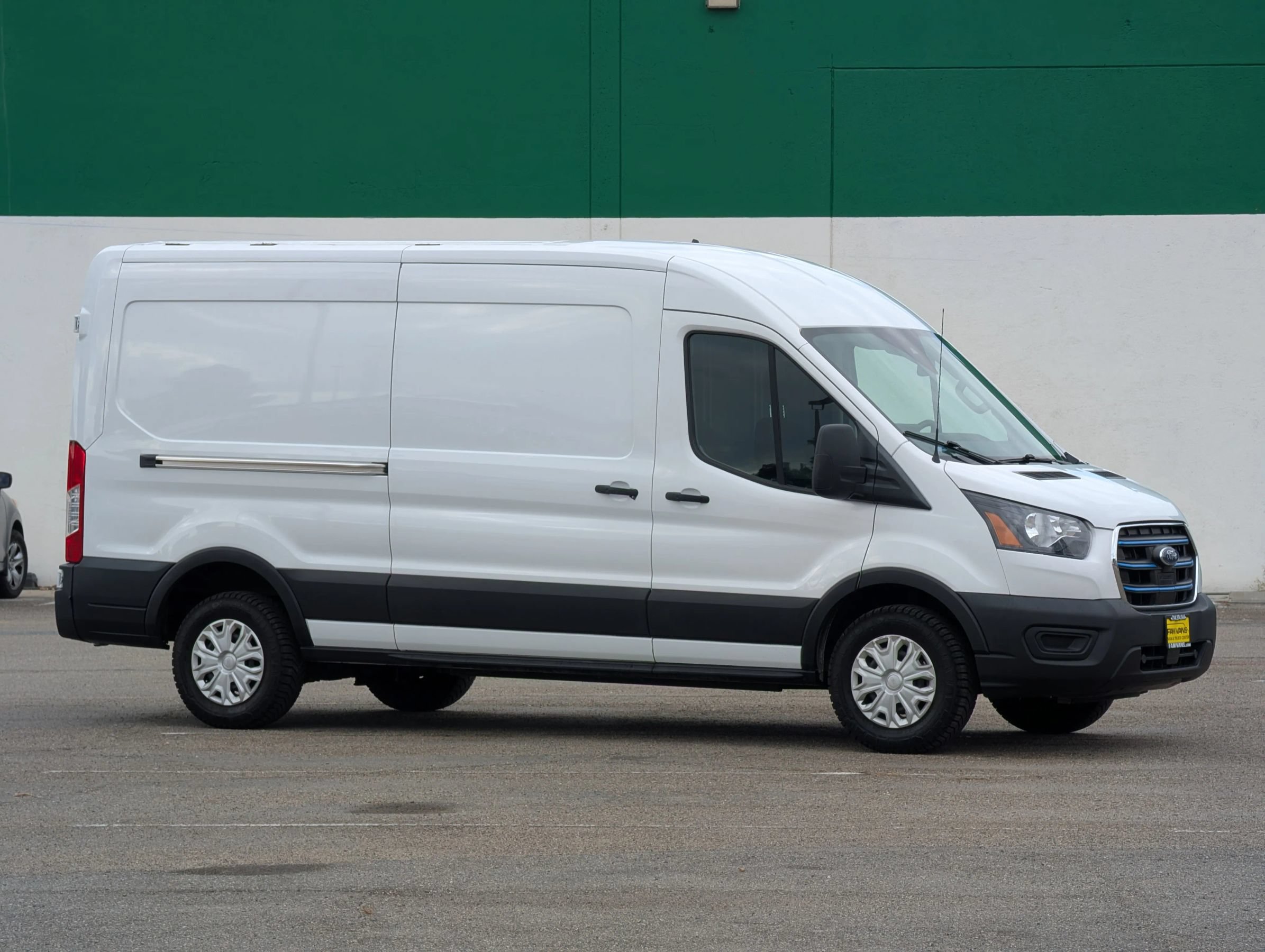 Used 2022 Ford E-Transit Medium Roof RWD image 1