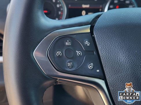 Used 2023 Chevrolet Traverse LT w/ Rear Camera Mirror Package image 32