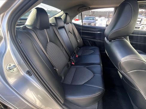 Used 2022 Toyota Camry SE w/ Cold Weather Package image 32