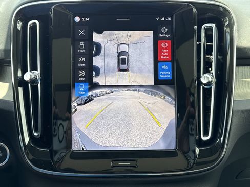 Used 2024 Volvo XC40 B5 Plus w/ Protection Package Premier AWD/4WD image 16