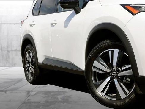 Certified 2025 Nissan Rogue SL w/ SL Premium Package FWD image 3