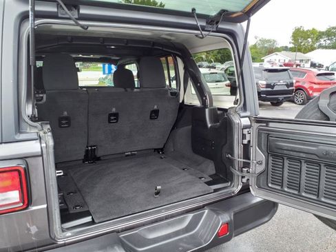 Used 2021 Jeep Wrangler Unlimited Sahara image 12