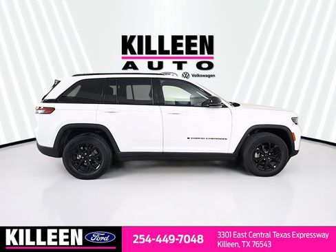 Used 2024 Jeep Grand Cherokee Altitude RWD image 9