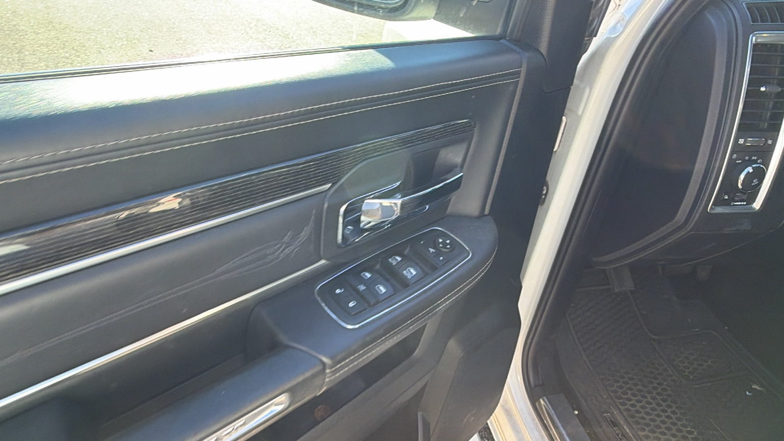 Used 2018 RAM 1500 Limited AWD/4WD image 15