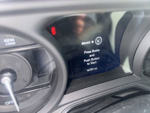 Used 2024 Jeep Wrangler Unlimited image 11