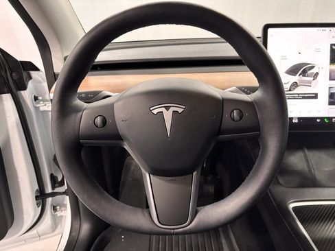 Used 2024 Tesla Model Y Long Range image 13