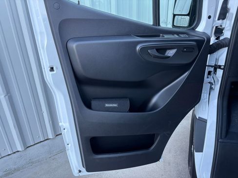 Used 2025 Mercedes-Benz Sprinter 2500 image 13