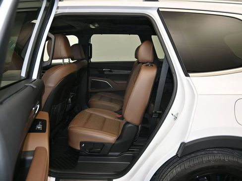 Used 2021 Kia Telluride SX w/ SX Prestige Package AWD/4WD image 23