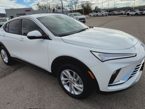 New 2026 Buick Envista Preferred image 2