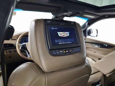 Used 2018 Cadillac Escalade ESV Platinum image 37