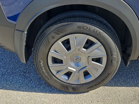 Used 2025 Nissan Kicks S image 5