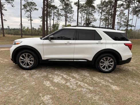 Used 2023 Ford Explorer XLT w/ Equipment Group 202A image 2