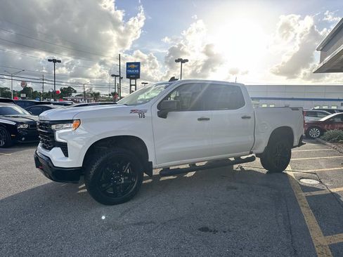 Used 2025 Chevrolet Silverado 1500 LT Trail Boss w/ Protection Package AWD/4WD image 4