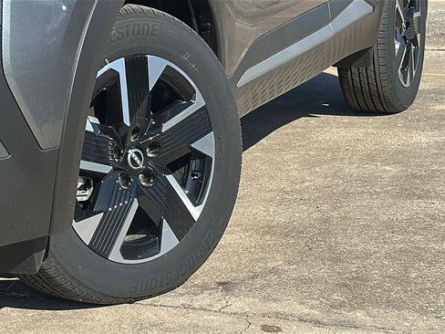 New 2025 Nissan Kicks SV w/ SV Premium Package image 3