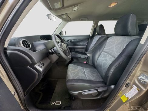 Used 2012 Scion xB FWD image 22