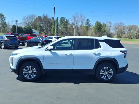 Used 2026 Chevrolet Equinox LT AWD/4WD image 2