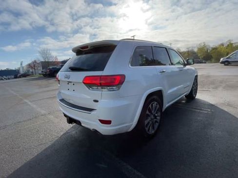 Used 2018 Jeep Grand Cherokee Overland AWD/4WD image 9