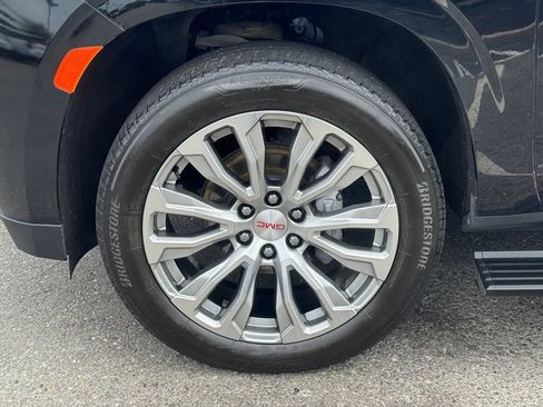 Used 2022 GMC Yukon XL Denali AWD/4WD image 3