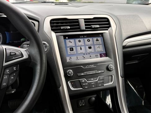 Used 2019 Ford Fusion SE FWD image 34
