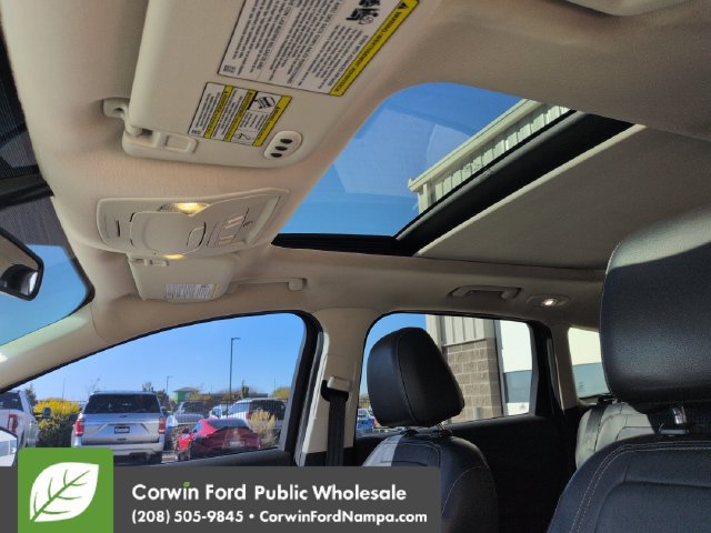 Used 2017 Ford Escape Titanium AWD/4WD image 23