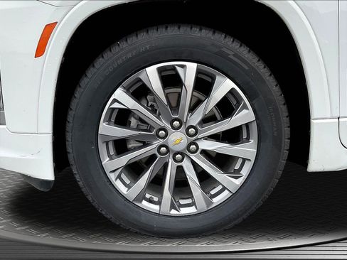 Used 2023 Chevrolet Traverse Premier FWD image 30