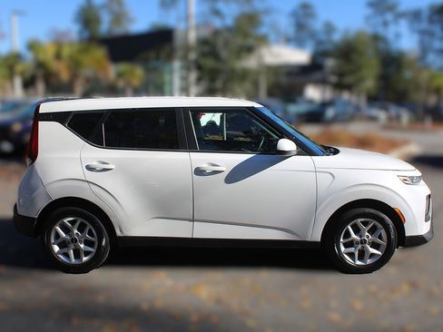 Certified 2022 Kia Soul LX w/ Technology Package image 13
