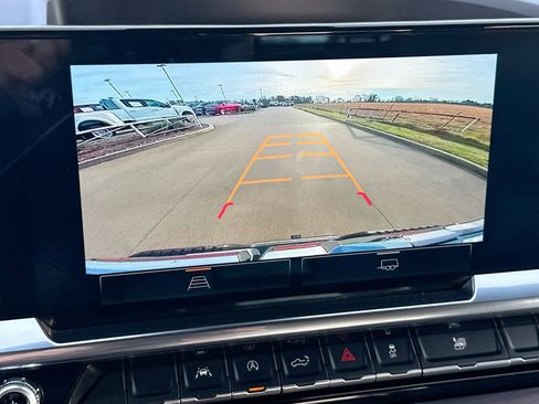 Used 2025 GMC Sierra 1500 SLT image 17