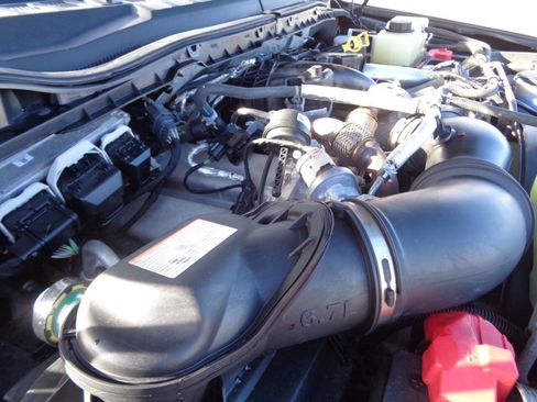 Used 2019 Ford F250 XLT image 40